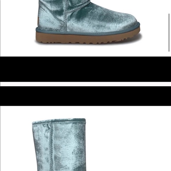 Ugg Women's Blue Classic Short Ii Velvet - Picture 4 of 4
